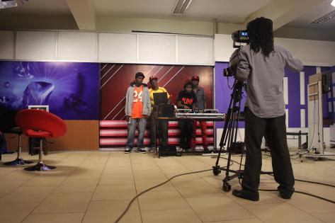 Hiphoppere til interview på TV stationen Record TV under showet 'Swinging Beats' i Kampala. Foto af Lisbeth Kristine Olesen